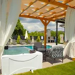 Luxury With Private Pool And Jacuzzi 빌라 *