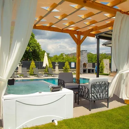 Luxury With Private Pool And Jacuzzi Vilă *