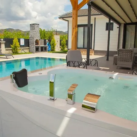 Luxury With Private Pool And Jacuzzi * أورتاجا